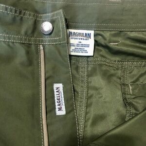 Men’s Magellan Sportswear Cargo Pants, size 38, army green, never worn